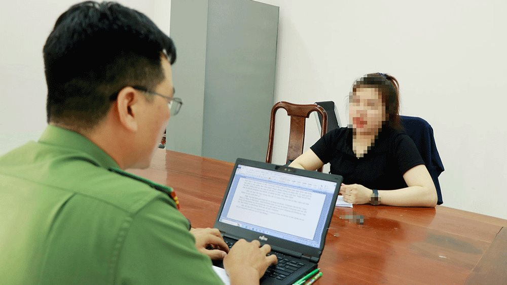 Công an đã cảnh báo nhiều lần, người phụ nữ Hà Nội vẫn chuyển khoản 340 triệu đồng cho lừa đảo- Ảnh 1.