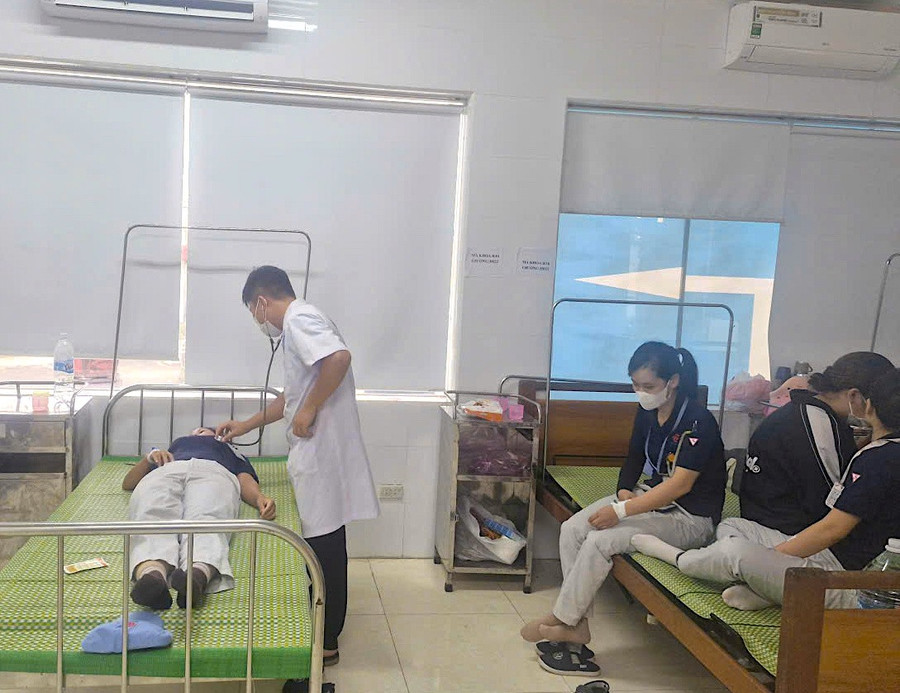 Nhiều công nhân ở Hưng Yên nhập viện nghi ngộ độc thực phẩm- Ảnh 1.