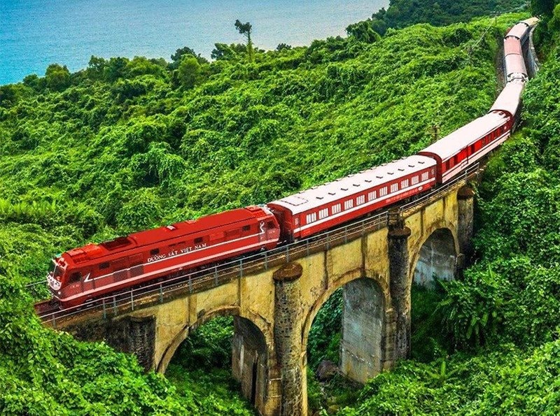 Có gì ở đoàn tàu hạng sang đi dọc Việt Nam, giá vé tới 220 triệu đồng/người: tổng hành trình 8 ngày 7 đêm xuyên Việt, dịch vụ sang xịn như khách sạn 5 sao- Ảnh 1.