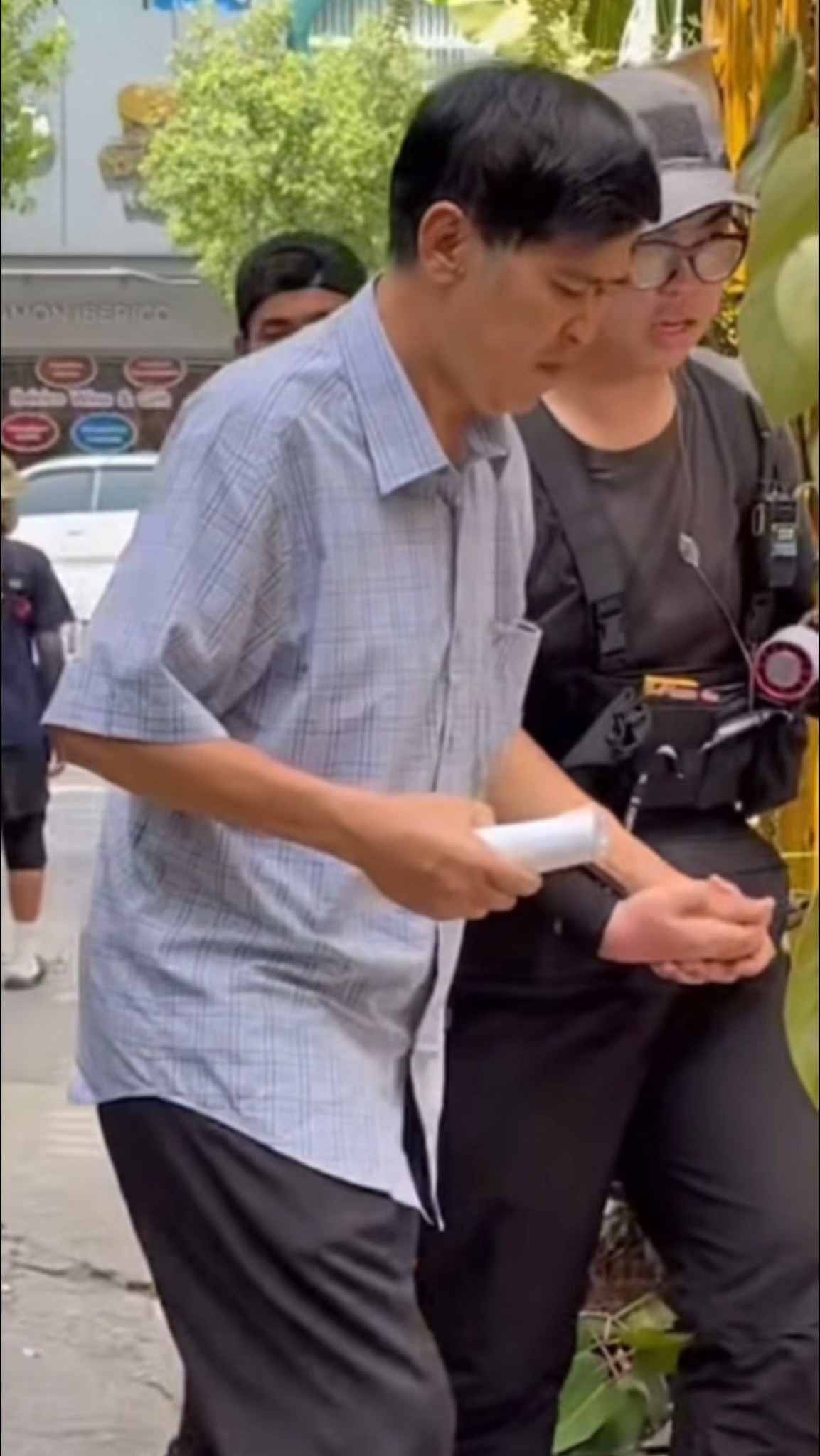 Nam đạo diễn từng kiếm 13 tỷ/ tháng giờ xuất hiện với ngoại hình khác lạ, gầy gò sau đột quỵ- Ảnh 2.