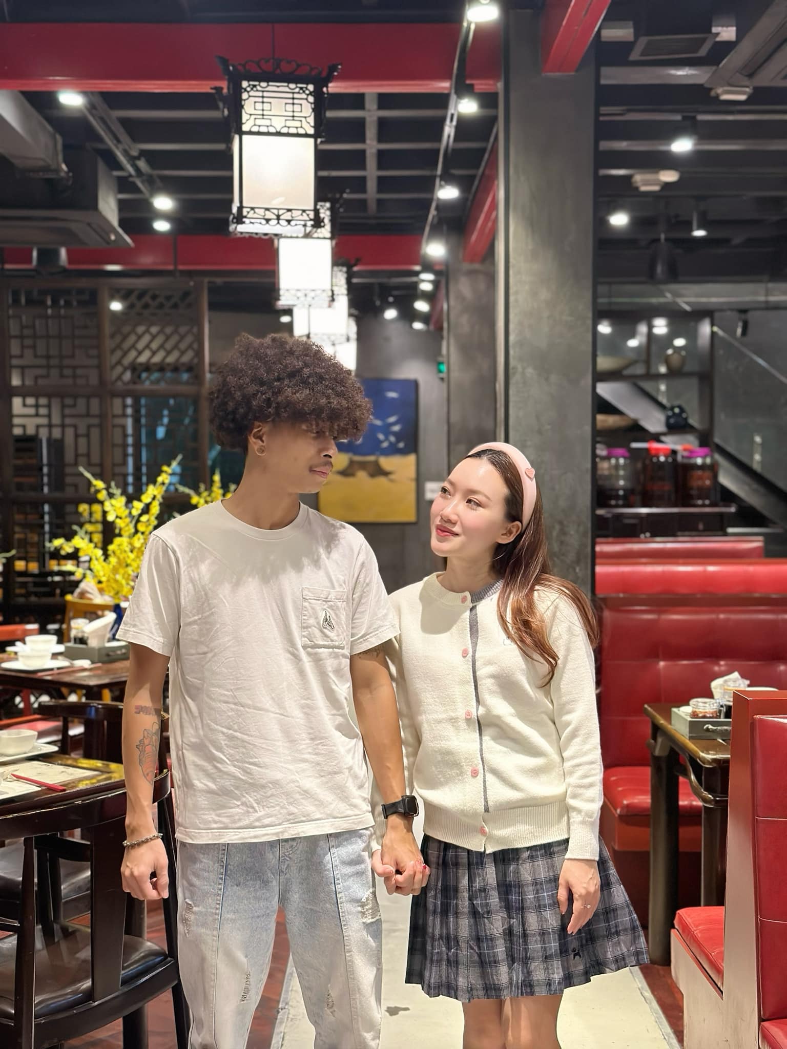 Đôi bạn ở Hà Nội bất ngờ trở thành con dâu và bố chồng, tiết lộ cách xưng hô độc lạ- Ảnh 7.