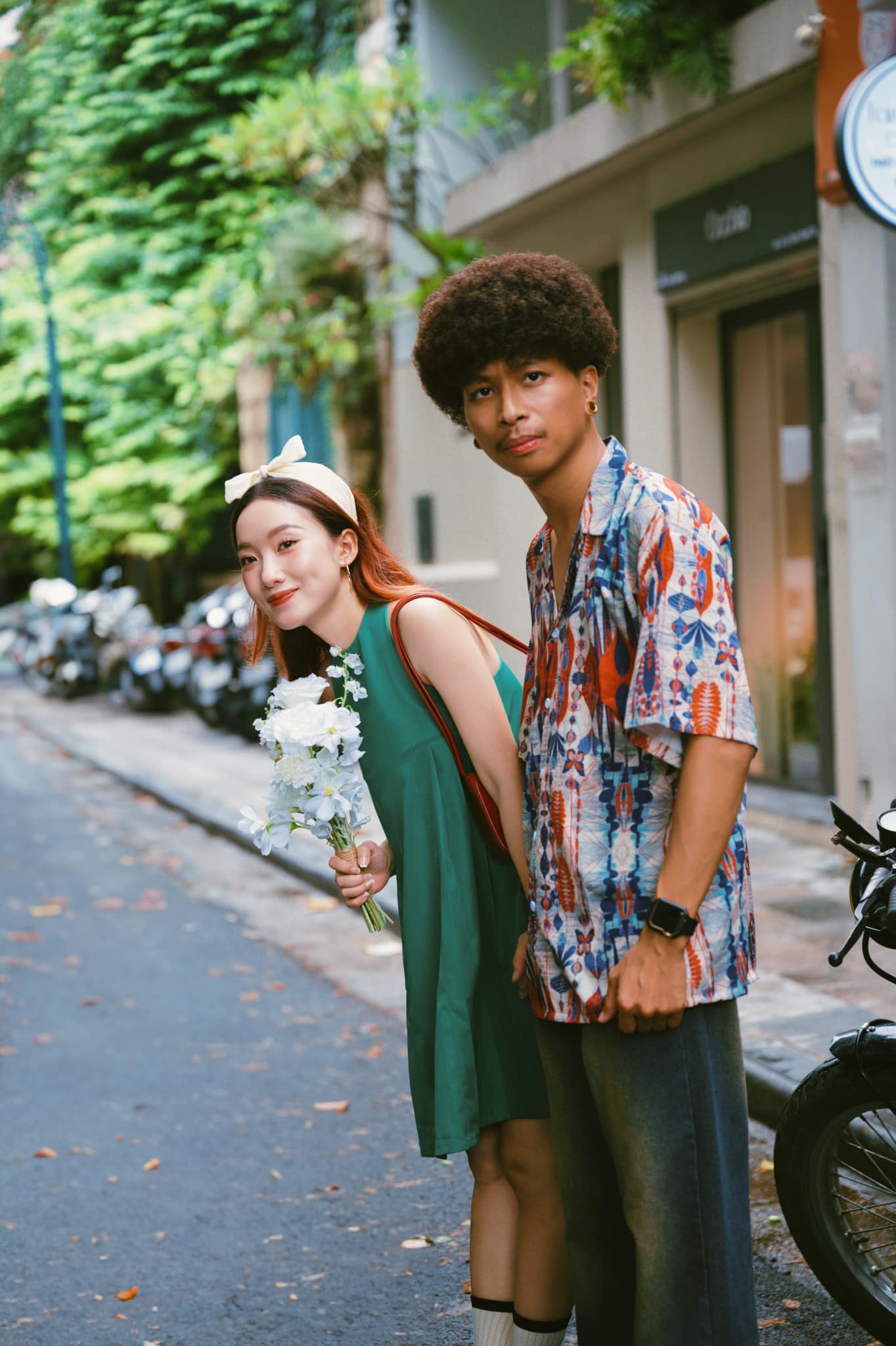 Đôi bạn ở Hà Nội bất ngờ trở thành con dâu và bố chồng, tiết lộ cách xưng hô độc lạ- Ảnh 2.