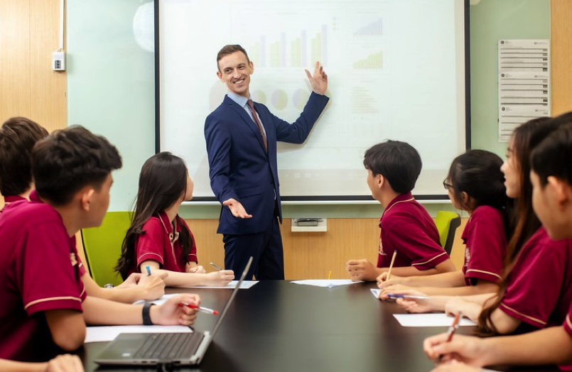 Quy định mới về dạy và học bằng tiếng nước ngoài từ 25-9- Ảnh 1.