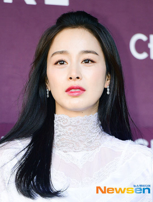 Kim Tae Hee tỏa sáng bất chấp làn da xuất hiện lão hóa khiến hội chị em sau tuổi 40 sốt xình xịch đi tìm bí quyết- Ảnh 4.