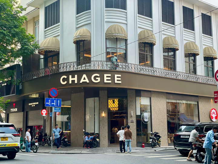 2 kiểu ‘quay xe’ của McDonald’s và Chagee trên đất vàng TP.HCM- Ảnh 2.