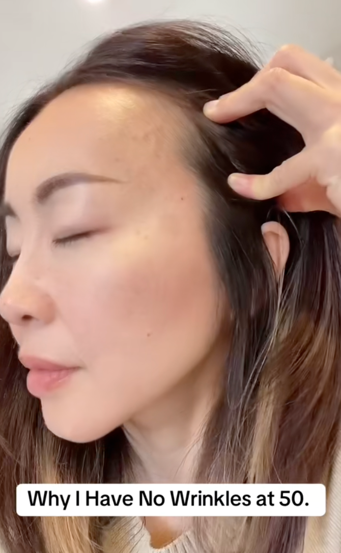 50 tuổi da không một nếp nhăn, người phụ nữ này có cách chăm da tốn 