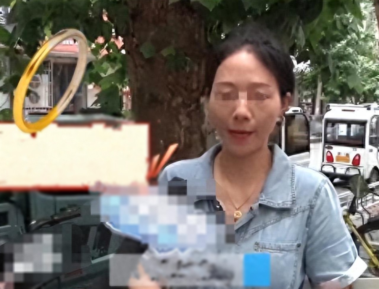 Chi 45 triệu đồng mua vòng vàng, người phụ nữ đi bán lại mới biết lõi bên trong toàn bạc, cửa hàng tuyên bố: “Chúng tôi chưa từng bán thứ này”- Ảnh 2.