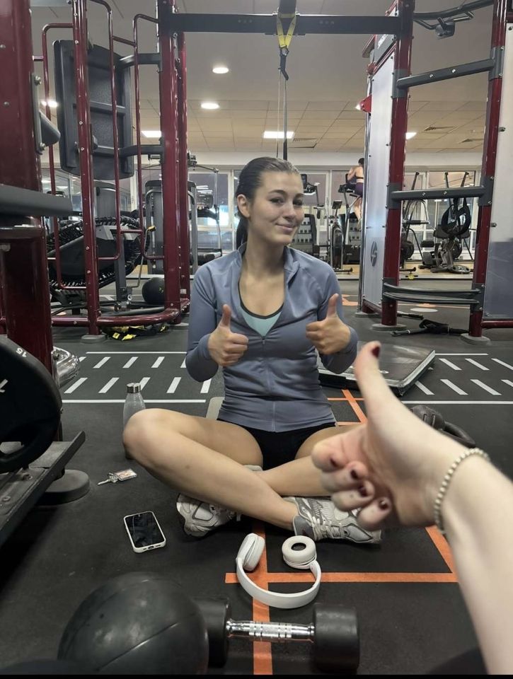 Nữ gymer xinh đẹp bỗng bị đau lưng, tưởng do ngồi nhiều nhưng sự thật đến từ căn bệnh chết người- Ảnh 1.