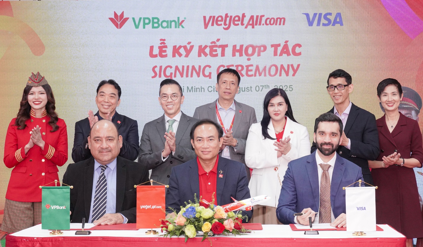 Vietjet tiên phong kết nối tiêu dùng số với thẻ tín dụng đồng thương hiệu YOJO hợp tác với VPBank- Ảnh 1.