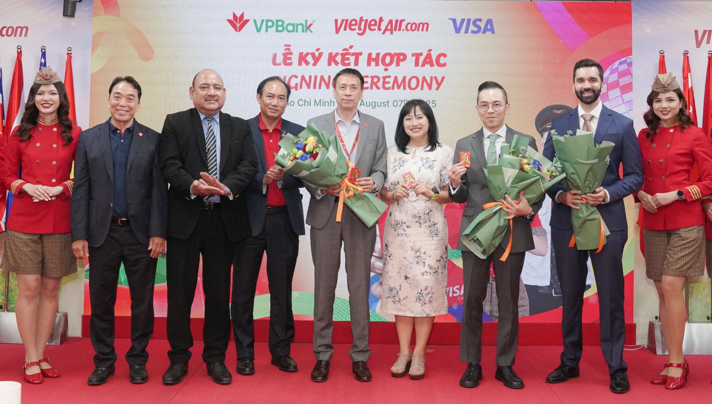 Vietjet tiên phong kết nối tiêu dùng số với thẻ tín dụng đồng thương hiệu YOJO hợp tác với VPBank- Ảnh 2.