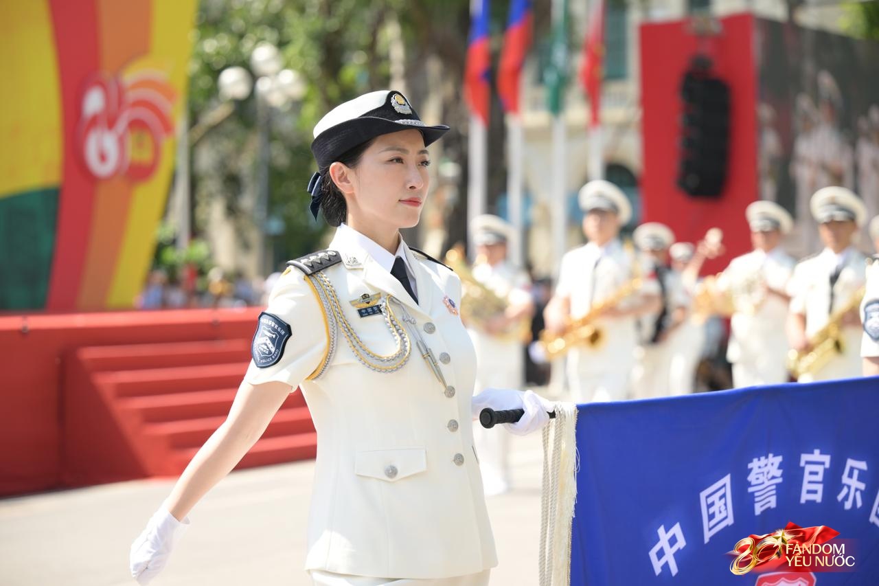 Cận cảnh visual toả sáng của các nữ chiến sĩ quân nhạc trên phố đi bộ hồ Gươm: Những nụ cười "đốn tim"- Ảnh 11.
