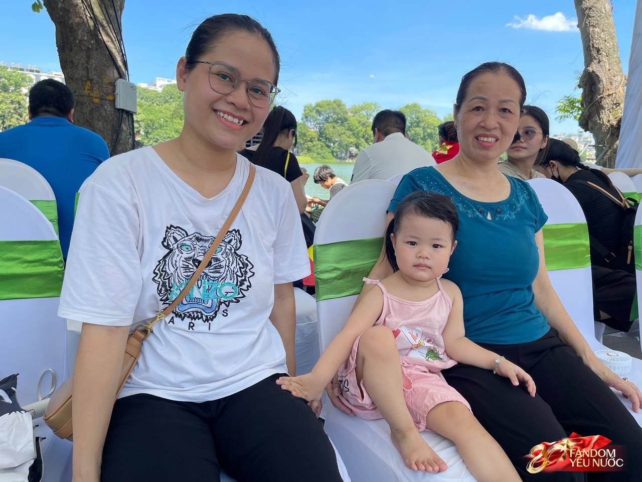 Sáng Hà Nội hào hùng với màn diễu hành quanh hồ Hoàn Kiếm, người dân nô nức "đội nắng" đi xem- Ảnh 20.