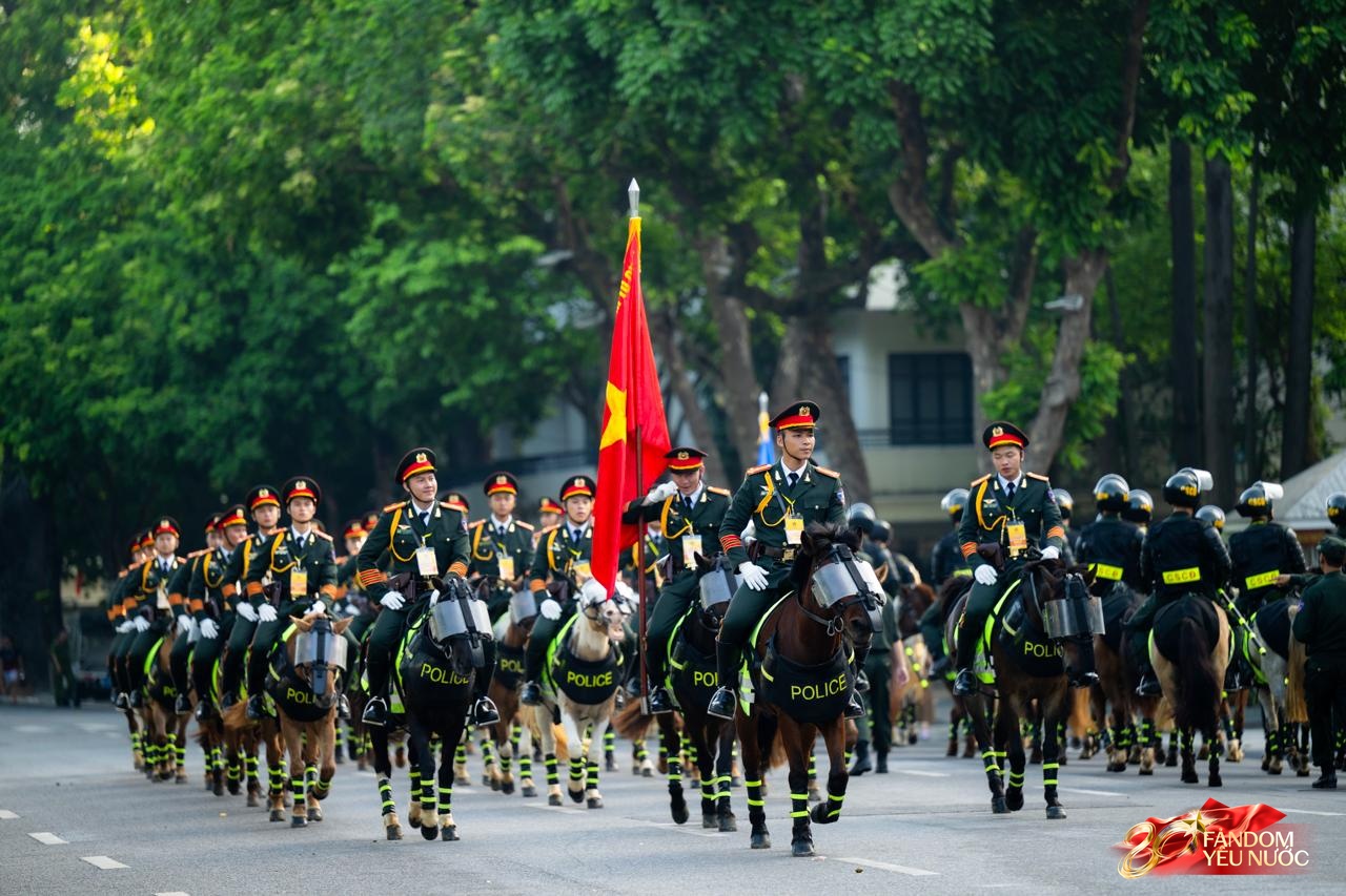 “Út Ngáo” tái xuất cùng dàn chiến mã quanh hồ Hoàn Kiếm: Đã trưởng thành thấy rõ!- Ảnh 14.