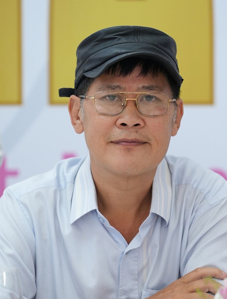 Nam đạo diễn từng kiếm 13 tỷ/ tháng giờ xuất hiện với ngoại hình khác lạ, gầy gò sau đột quỵ- Ảnh 5.