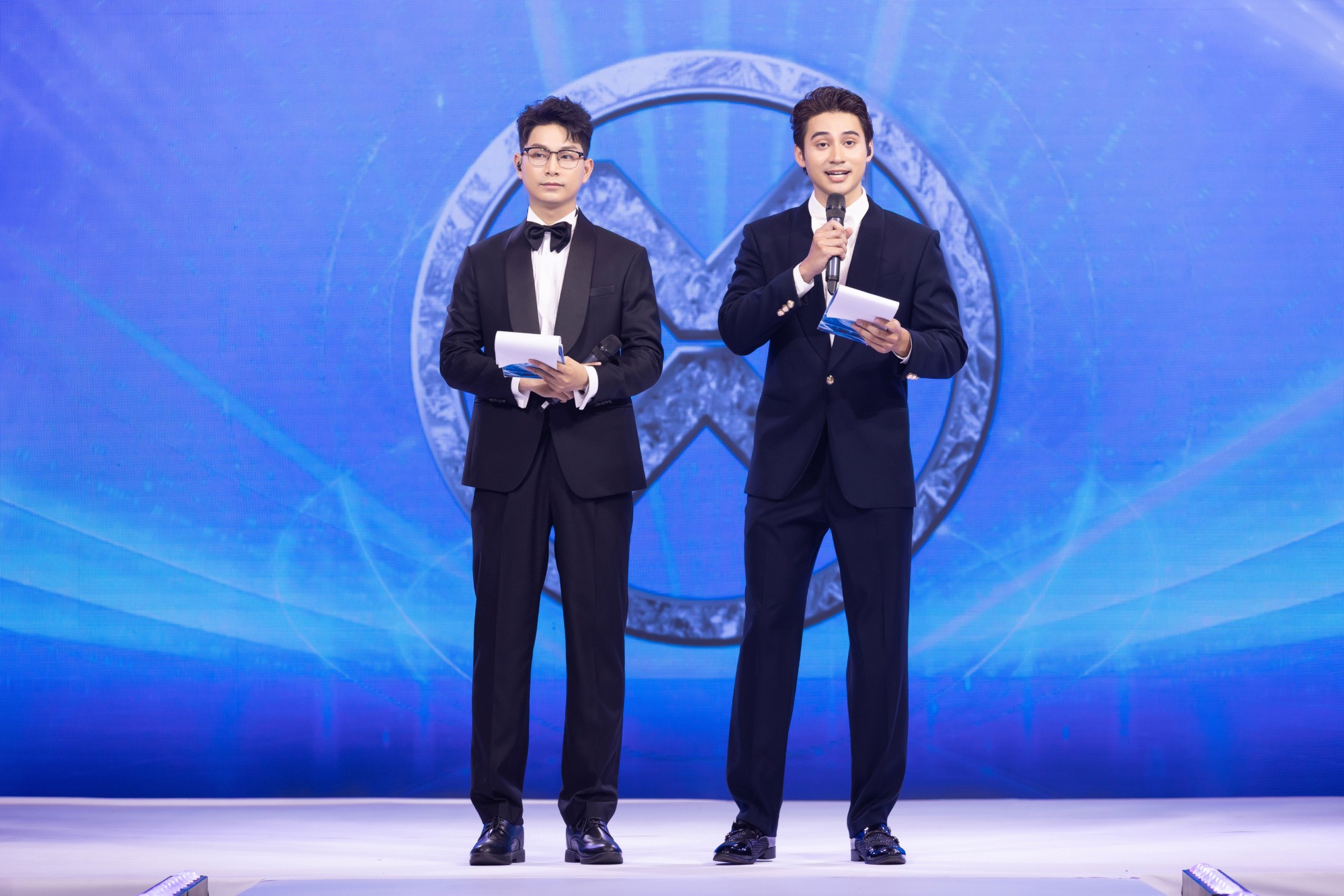 thumb-1-mc-trong-hien-trai-va-nam-vuong-tuan-ngoc-tai-hop-bao-miss-world-viet-nam-2025-1754714327994124130349-1754717348700-17547173489231870688381.jpg