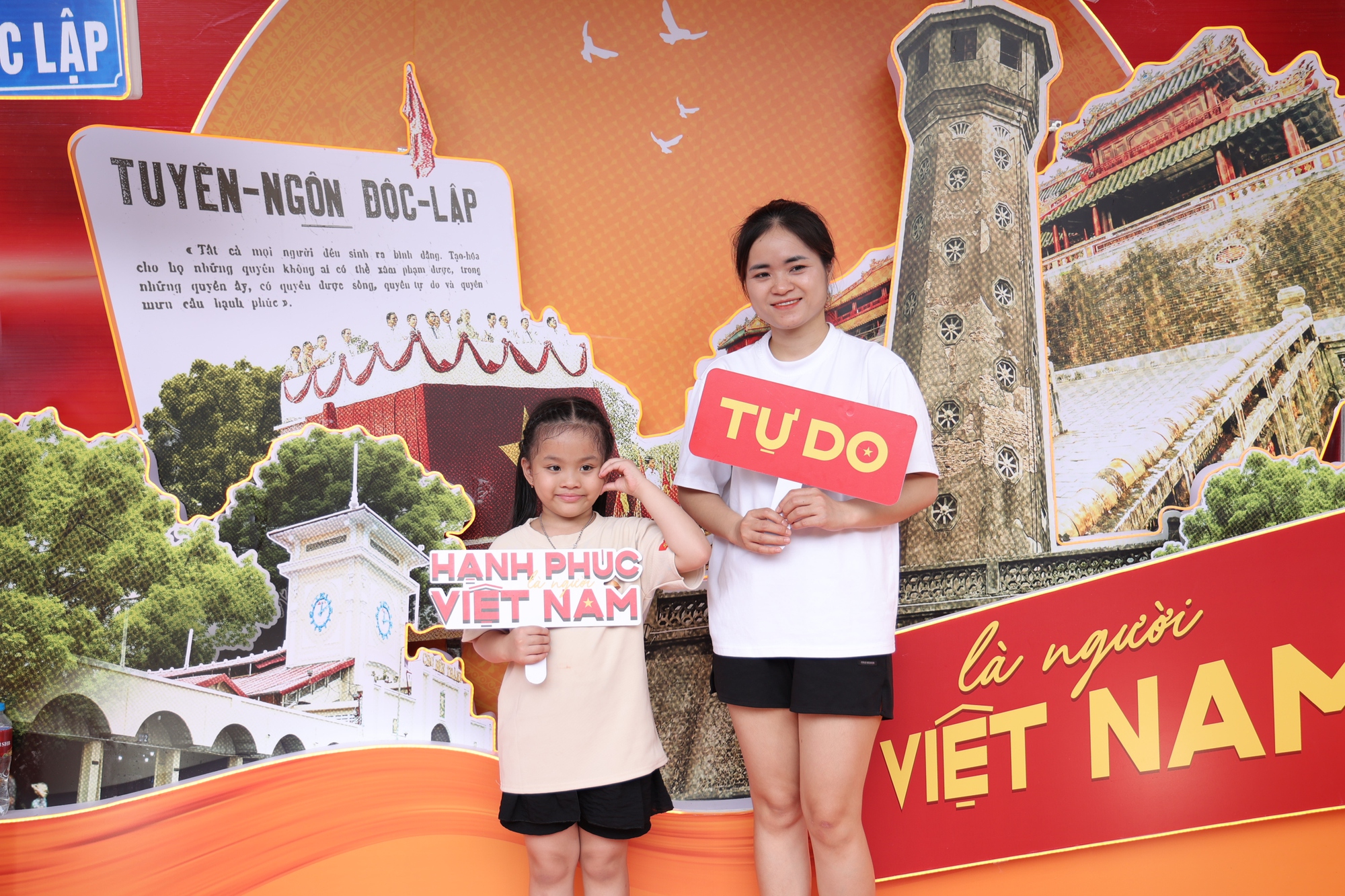 SHB đồng hành cùng A80: Hai trạm tiếp sức cho người dân, lan toả thông điệp “Hạnh phúc là người Việt Nam”- Ảnh 8.