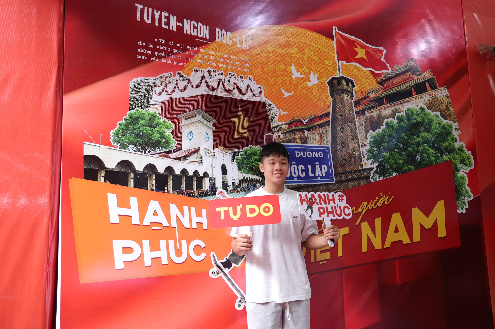 SHB đồng hành cùng A80: Hai trạm tiếp sức cho người dân, lan toả thông điệp “Hạnh phúc là người Việt Nam”- Ảnh 14.