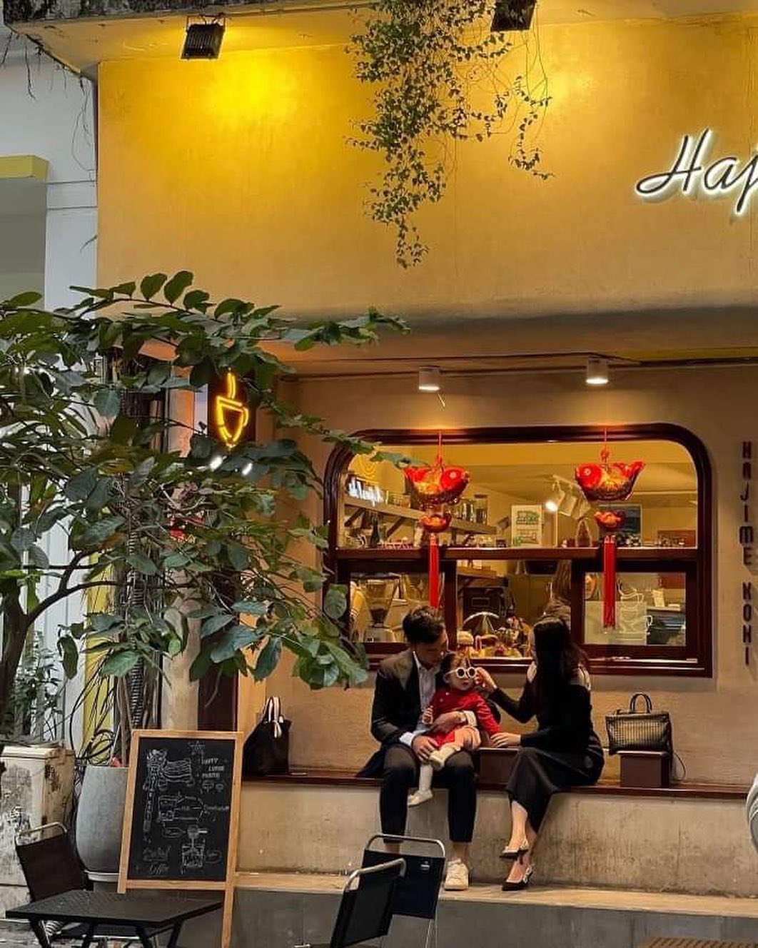 Vợ Giám đốc của Lương Xuân Trường dạo này chăm lộ diện, visual vợ hiền hay CEO sang chảnh cuốn hút hơn?- Ảnh 6.