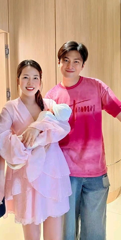 Puka và Gin Tuấn Kiệt lần đầu hé lộ hình ảnh hiếm của nhóc tỳ- Ảnh 4. Puka và Gin Tuấn Kiệt lần đầu hé lộ hình ảnh hiếm của nhóc tỳ- Ảnh 4.