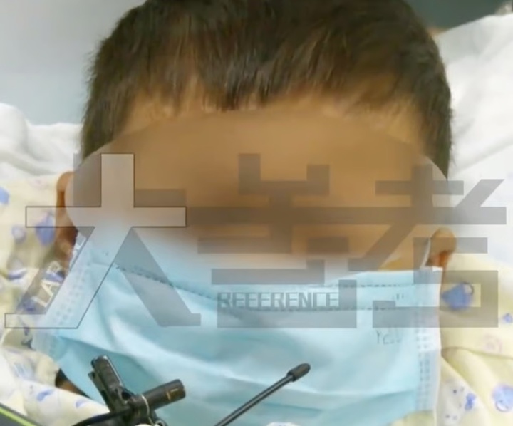 Xót xa cậu bé mắc 8 căn bệnh nan y viết thư yêu cầu mẹ ngừng điều trị- Ảnh 1. Xót xa cậu bé mắc 8 căn bệnh nan y viết thư yêu cầu mẹ ngừng điều trị- Ảnh 1.