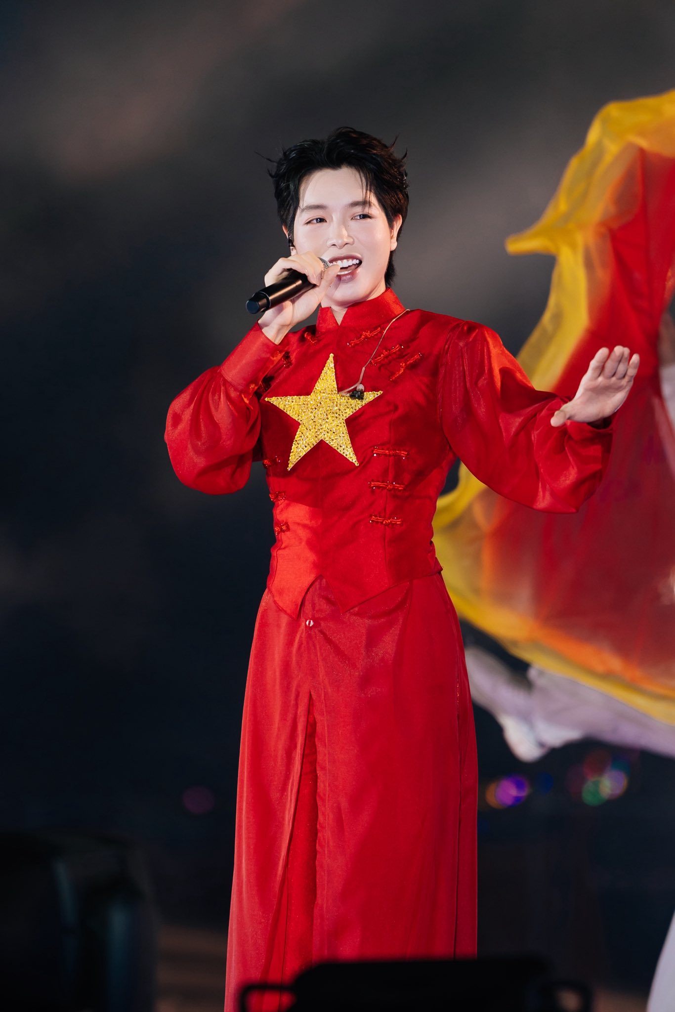 Giọng ca trẻ cực kỳ đắt show concert quốc gia: Hit trăm triệu view nối đuôi nhau, cát xê khủng mua nhà chục tỷ- Ảnh 5.