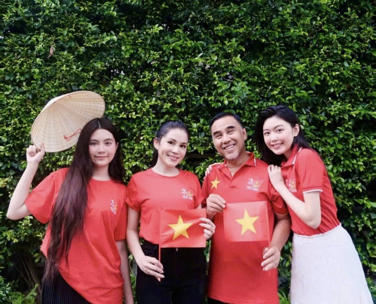 Sao Việt đồng loạt khoe sắc mừng ngày Tết Độc Lập, nhìn những khung hình đầy tự hào mới thấy: Hòa bình đẹp lắm- Ảnh 19.