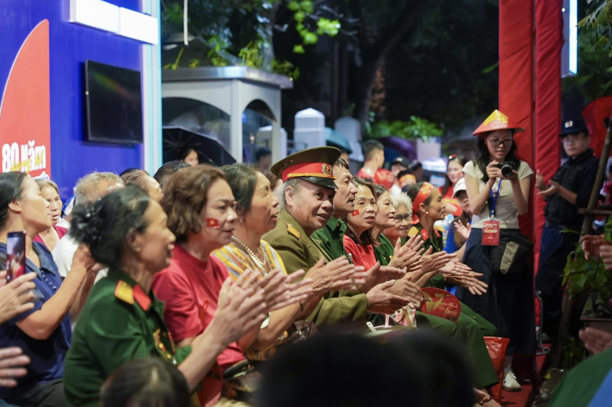 Những hình ảnh đẹp không kể mưa nắng, ngày đêm tại các Trạm khách A80: Tự hào Việt Nam- Ảnh 2.