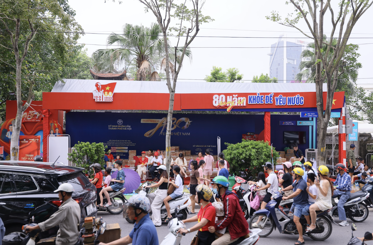 Những hình ảnh đẹp không kể mưa nắng, ngày đêm tại các Trạm khách A80: Tự hào Việt Nam- Ảnh 4.