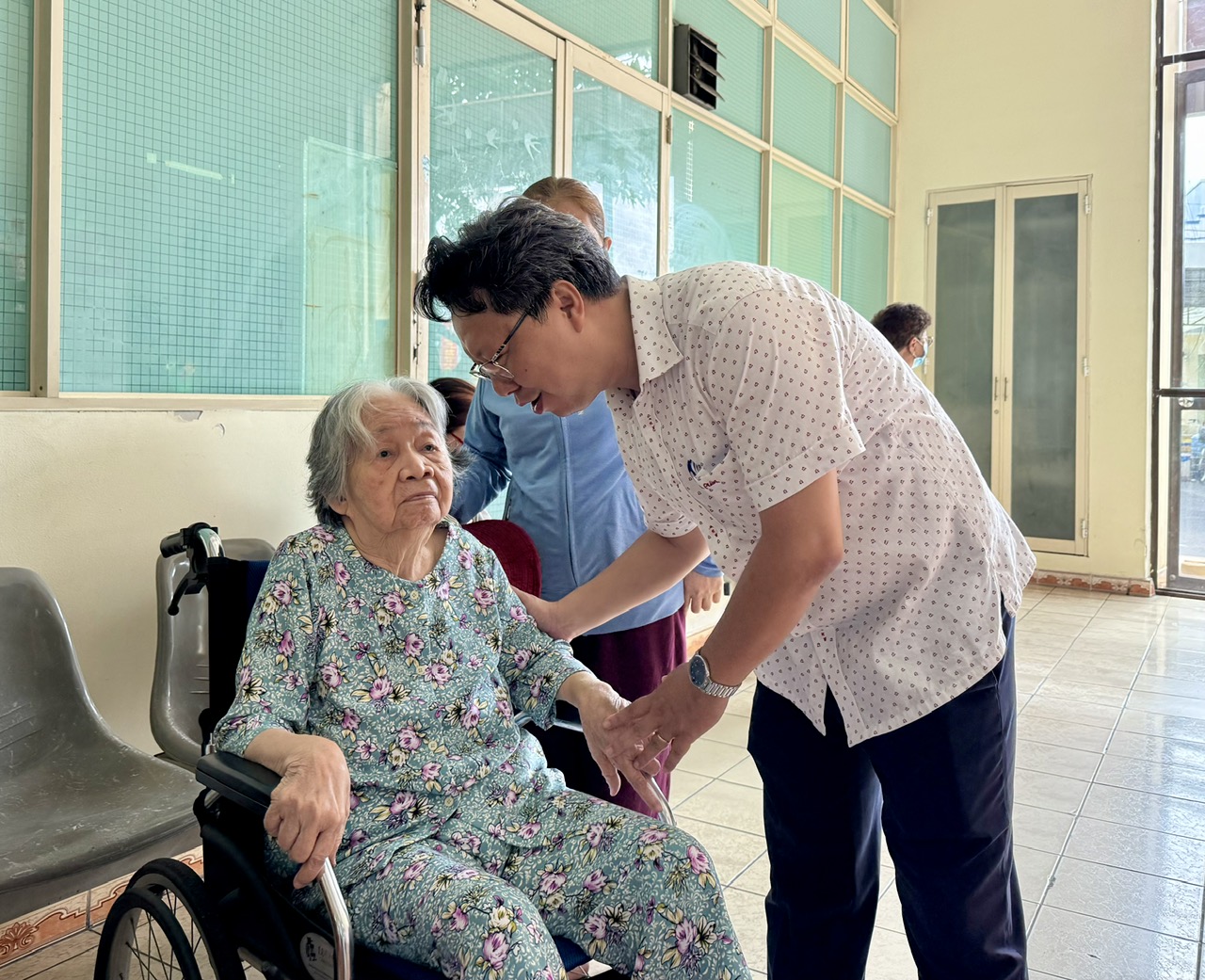 Người dân TP HCM đi nhận quà Quốc khánh: Vui như ngày hội- Ảnh 5. Người dân TP HCM đi nhận quà Quốc khánh: Vui như ngày hội- Ảnh 5.