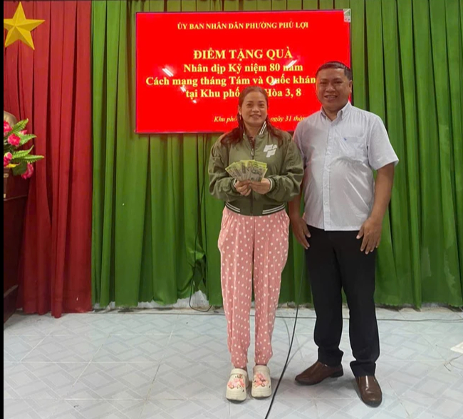 Hơn 100 hộ dân ở một phường tại TP HCM đi nhận tiền Quốc khánh trong đêm- Ảnh 3. Hơn 100 hộ dân ở một phường tại TP HCM đi nhận tiền Quốc khánh trong đêm- Ảnh 3.