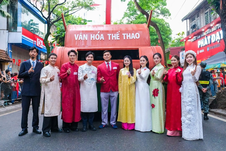 Hoàng Thùy Linh - Tăng Duy Tân cùng dàn sao Vbiz từ chối loạt show, thức xuyên đêm tập luyện cho Đại lễ 2/9- Ảnh 1.