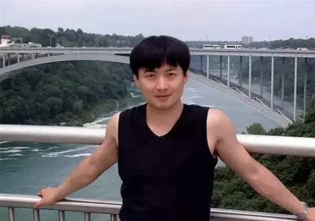 Thiên tài máy tính qua đời vì ung thư ở tuổi 35, để lại 6 chữ cho con trai: Cha mẹ học hỏi, con mình có ngay một "kho báu"- Ảnh 1.