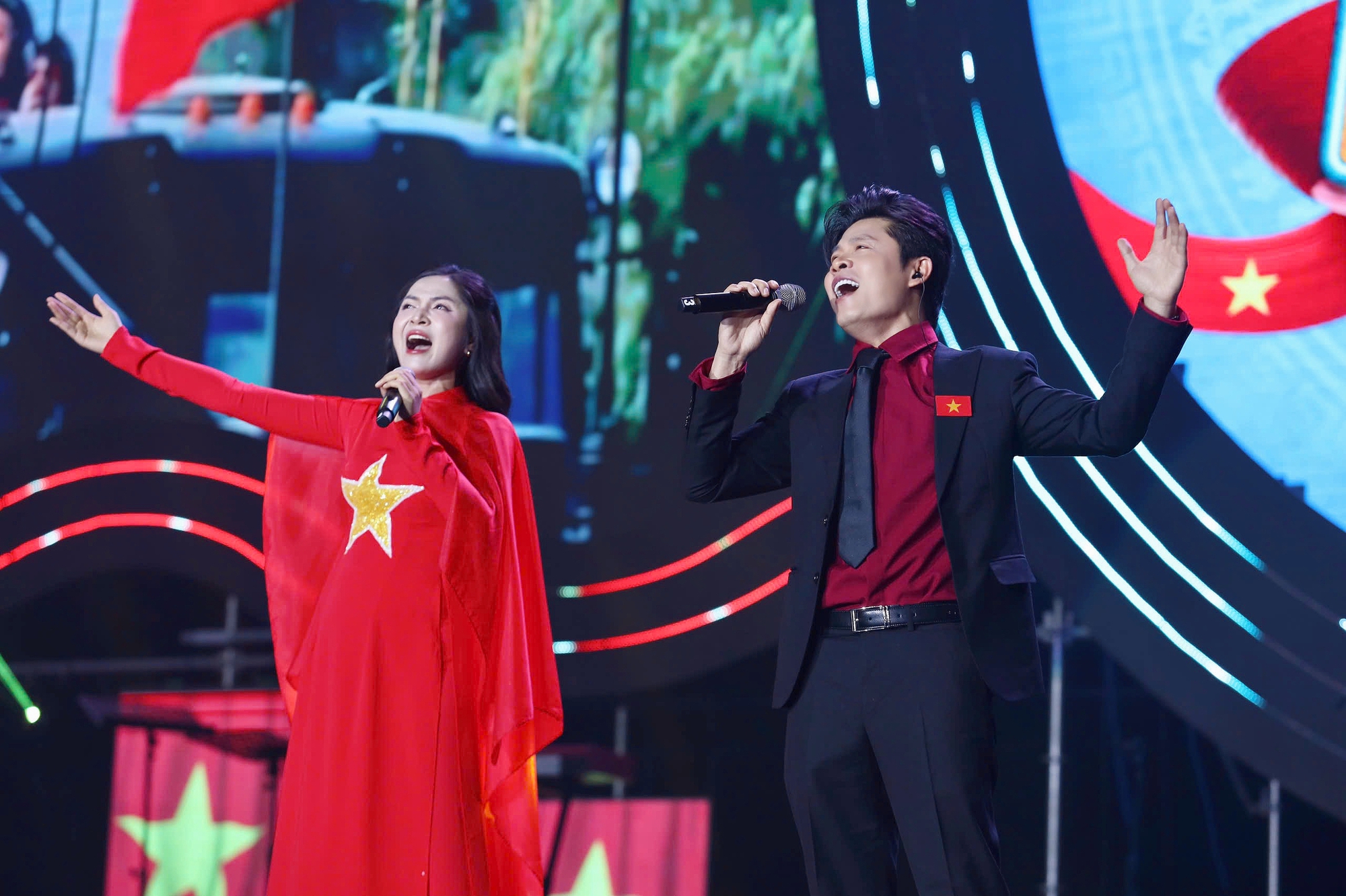 Khối học sinh “ra quân”: Các trường học đu trend “phủ đỏ” theo bản hit 6,5 tỷ view, nhìn mới thấy hoà bình đẹp thế nào!- Ảnh 6. Khối học sinh “ra quân”: Các trường học đu trend “phủ đỏ” theo bản hit 6,5 tỷ view, nhìn mới thấy hoà bình đẹp thế nào!- Ảnh 6.