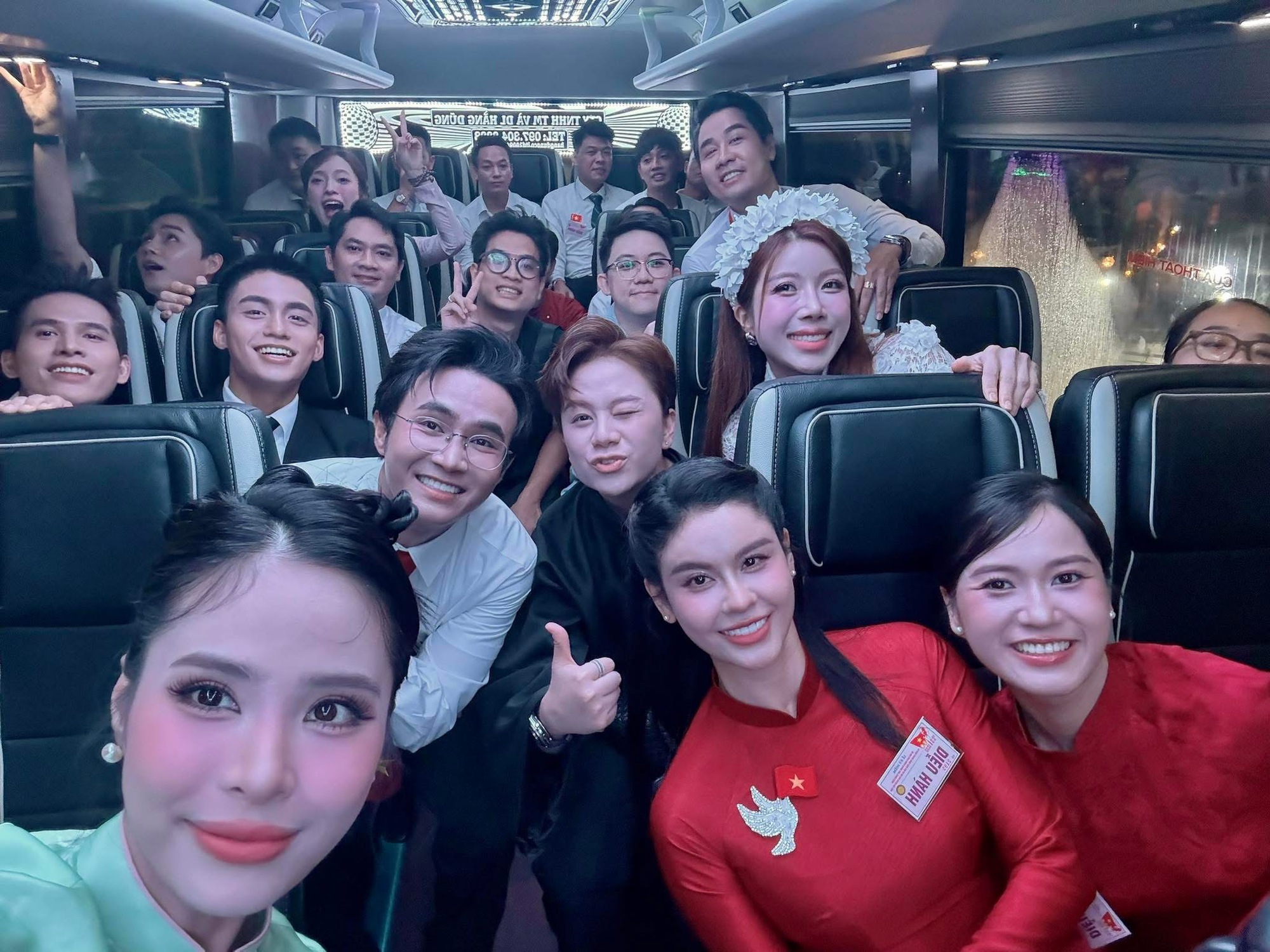 Khối nghệ sĩ tươi rói chuẩn bị diễu hành lễ 2/9: MONO đầy năng lượng, Lan Ngọc và dàn sao đã sẵn sàng!- Ảnh 26. Khối nghệ sĩ tươi rói chuẩn bị diễu hành lễ 2/9: MONO đầy năng lượng, Lan Ngọc và dàn sao đã sẵn sàng!- Ảnh 26.