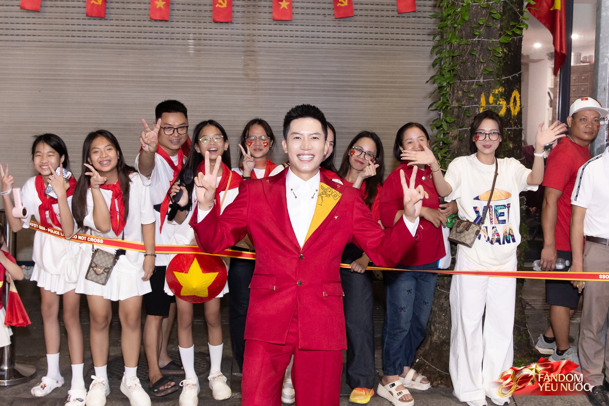 Khối nghệ sĩ tươi rói chuẩn bị diễu hành lễ 2/9: MONO đầy năng lượng, Lan Ngọc và dàn sao đã sẵn sàng!- Ảnh 18. Khối nghệ sĩ tươi rói chuẩn bị diễu hành lễ 2/9: MONO đầy năng lượng, Lan Ngọc và dàn sao đã sẵn sàng!- Ảnh 18.