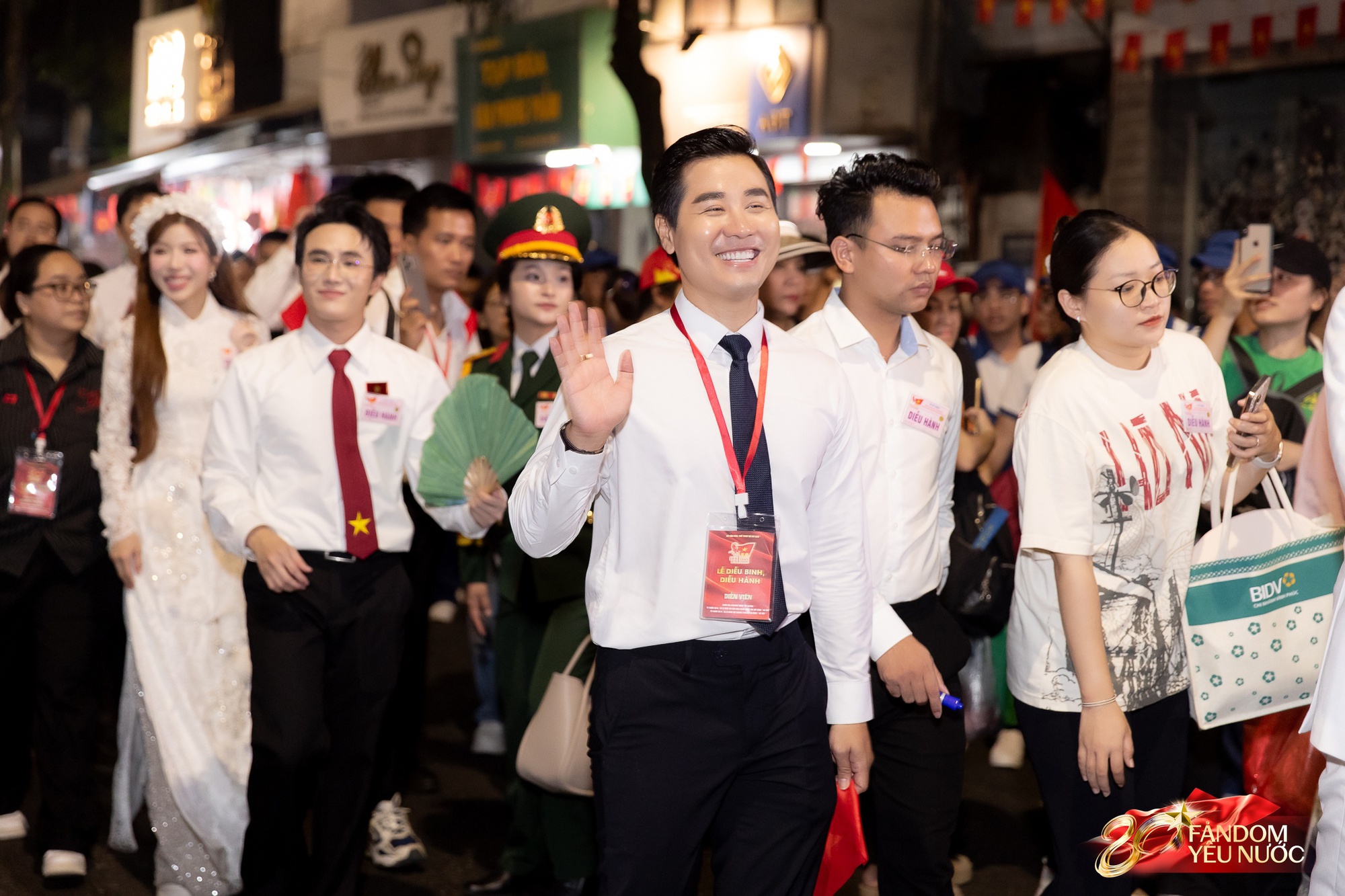 Khối nghệ sĩ tươi rói chuẩn bị diễu hành lễ 2/9: MONO đầy năng lượng, Lan Ngọc và dàn sao đã sẵn sàng!- Ảnh 22. Khối nghệ sĩ tươi rói chuẩn bị diễu hành lễ 2/9: MONO đầy năng lượng, Lan Ngọc và dàn sao đã sẵn sàng!- Ảnh 22.