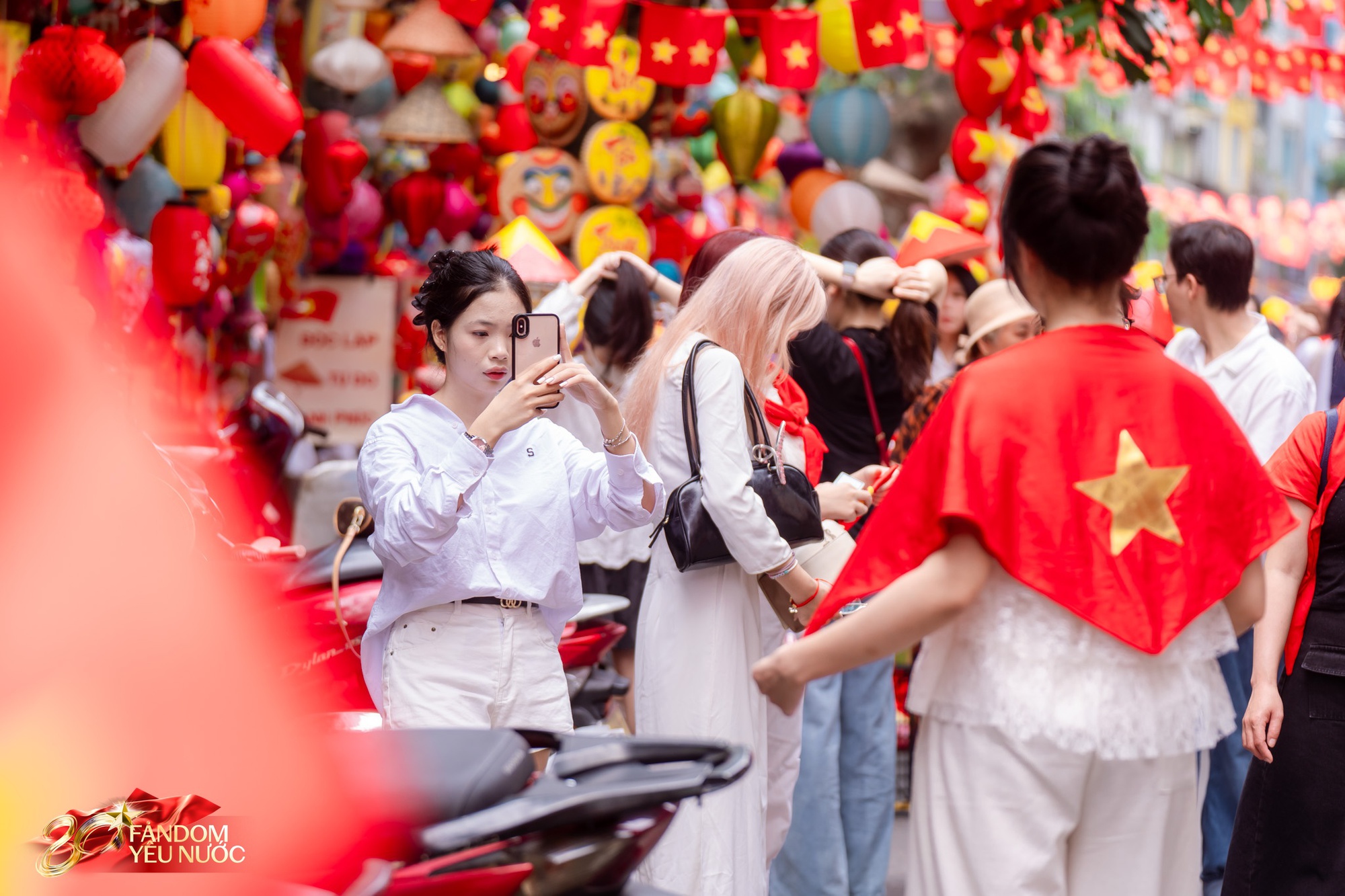 Khối nàng thơ tiến về Hàng Mã- Ảnh 2.