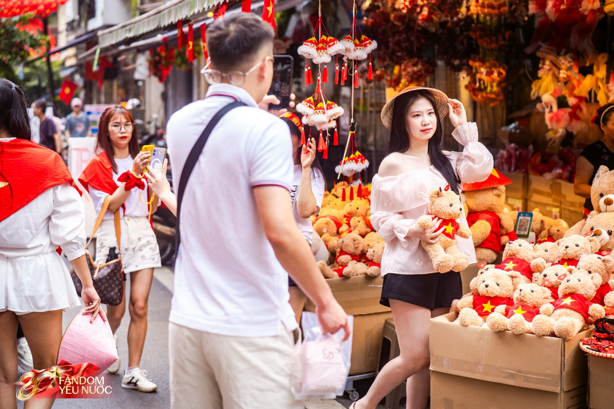 Khối nàng thơ tiến về Hàng Mã- Ảnh 4.