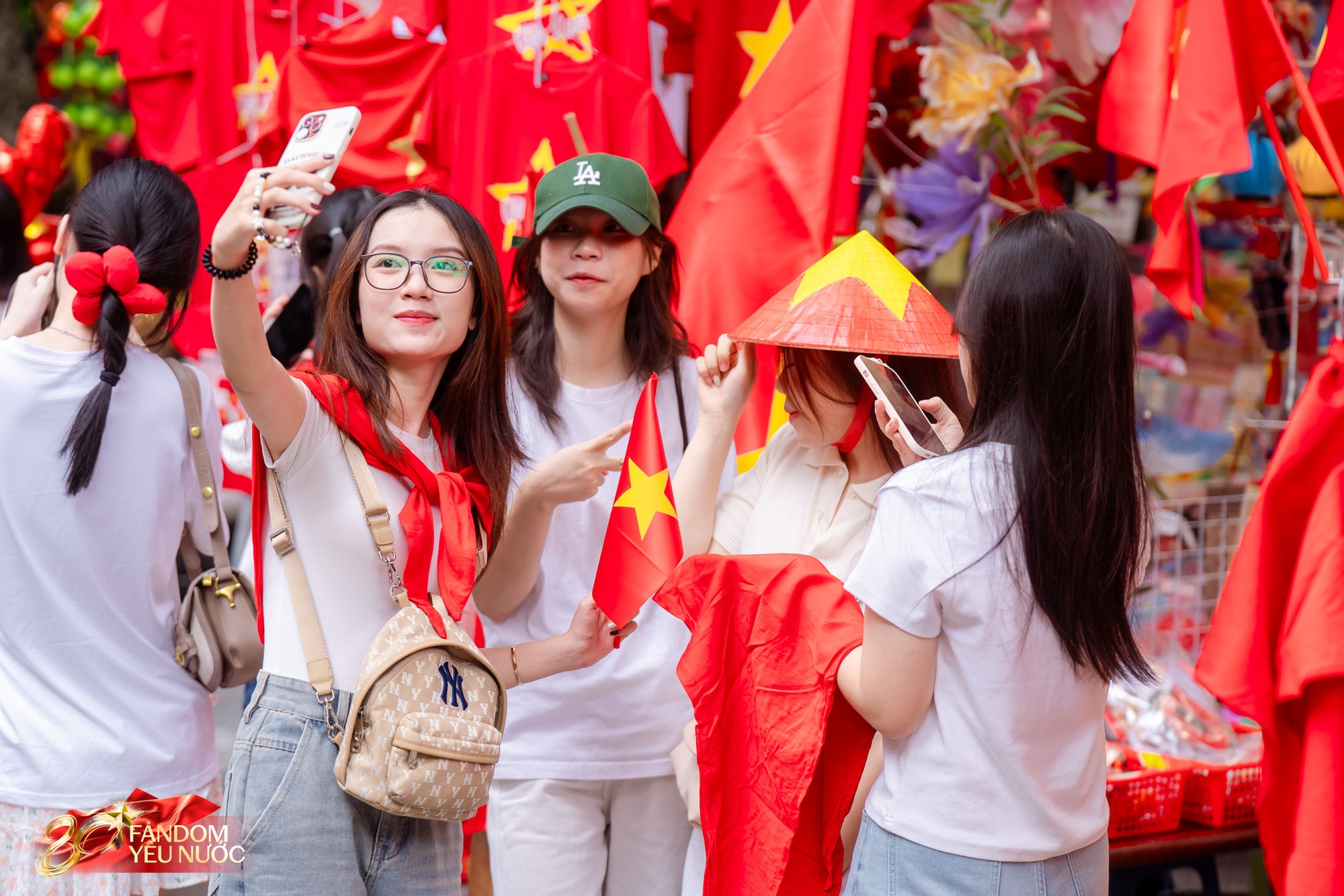 Khối nàng thơ tiến về Hàng Mã- Ảnh 11.