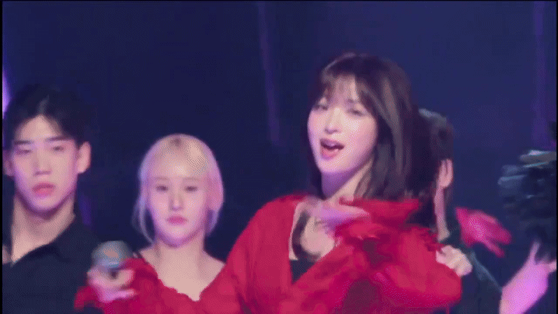 Màn trình diễn collab với “bà cố nội vocal” khiến giới idol Kpop bị gọi là dân hát bè- Ảnh 4.