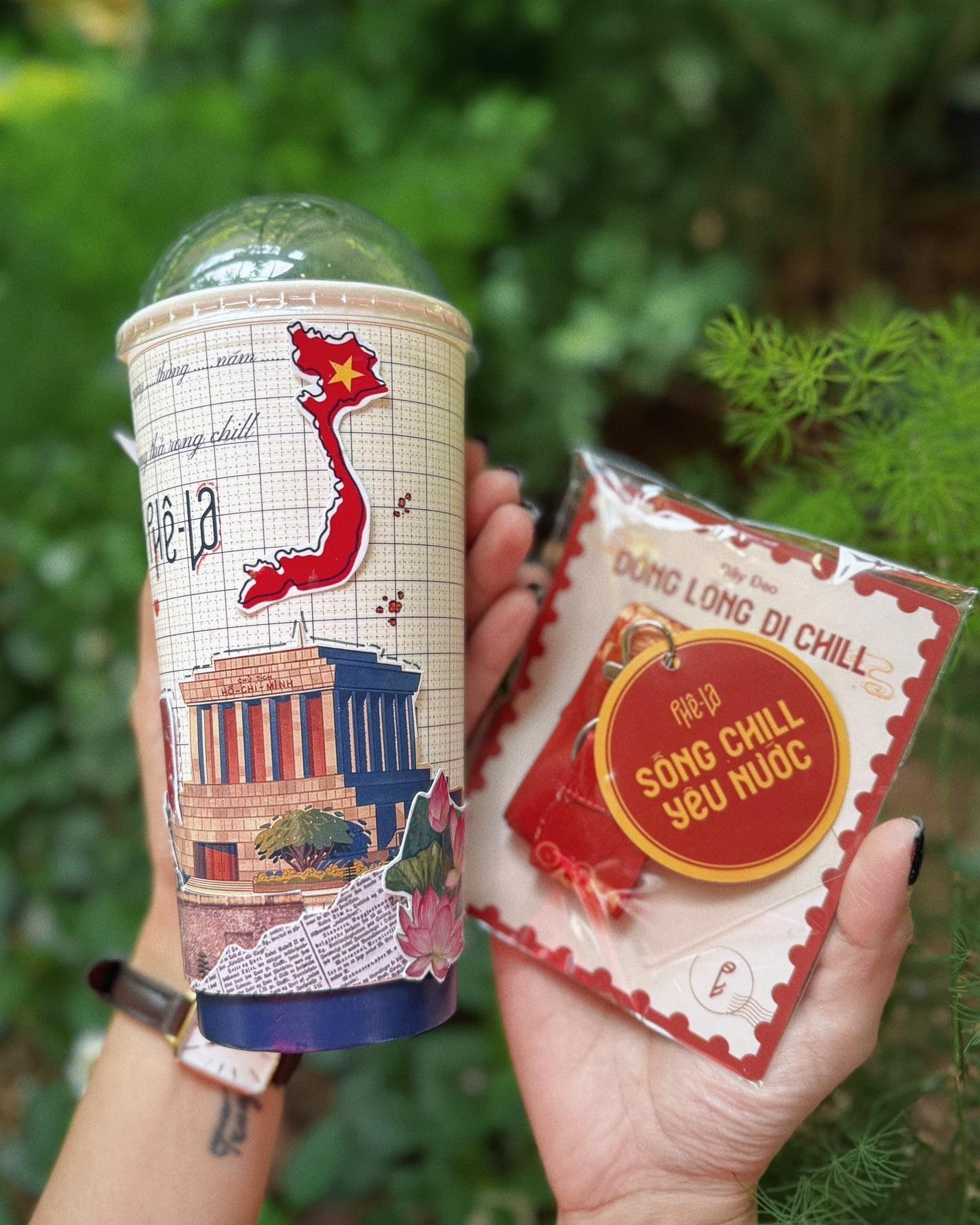Những ngày tháng 9 rực rỡ sắc đỏ: Khi tình yêu nước thắp sáng từng góc phố- Ảnh 5. Những ngày tháng 9 rực rỡ sắc đỏ: Khi tình yêu nước thắp sáng từng góc phố- Ảnh 5.