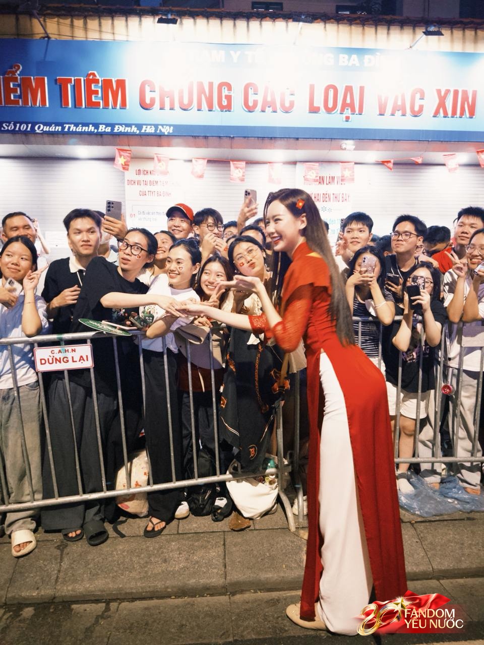 Khối nghệ sĩ tươi rói chuẩn bị diễu hành lễ 2/9: MONO đầy năng lượng, Lan Ngọc và dàn sao đã sẵn sàng!- Ảnh 20. Khối nghệ sĩ tươi rói chuẩn bị diễu hành lễ 2/9: MONO đầy năng lượng, Lan Ngọc và dàn sao đã sẵn sàng!- Ảnh 20.