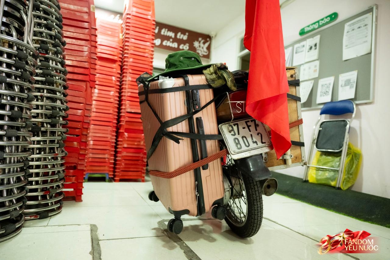 Cựu chiến binh U80 "trốn vợ", lái xe máy 300km ra Hà Nội xem diễu binh: "Nhân lúc vợ đi chợ, tôi chất đồ lên xe và... lên đường"- Ảnh 6.
