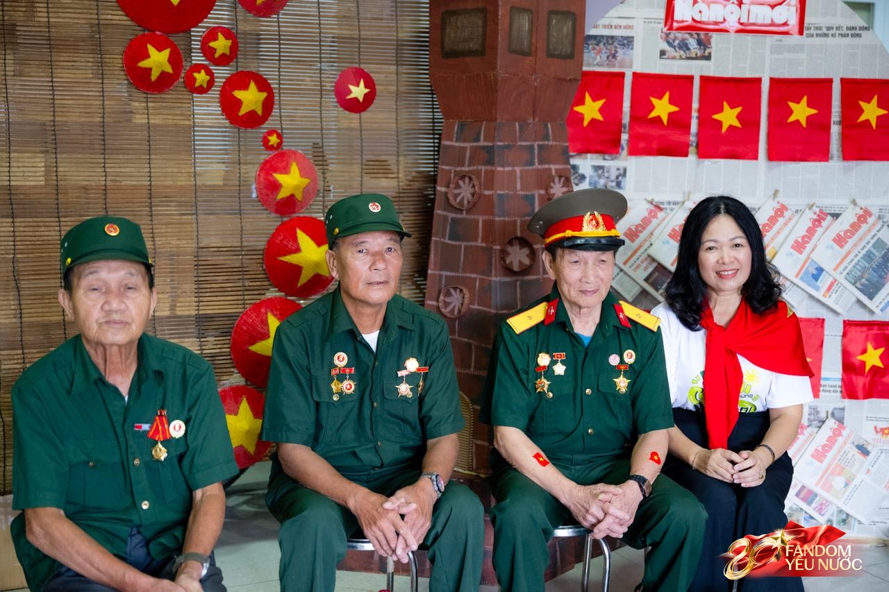 Cựu chiến binh U80 "trốn vợ", lái xe máy 300km ra Hà Nội xem diễu binh: "Nhân lúc vợ đi chợ, tôi chất đồ lên xe và... lên đường"- Ảnh 4.