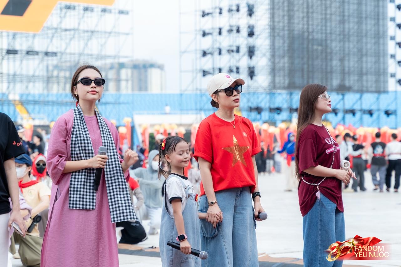 Mỹ Tâm cực trẻ khi đứng cạnh Mỹ Chi kém 20 tuổi, đến ngày chính lễ 2/9 kiểu gì cũng có khoảnh khắc gây sốt!- Ảnh 11.