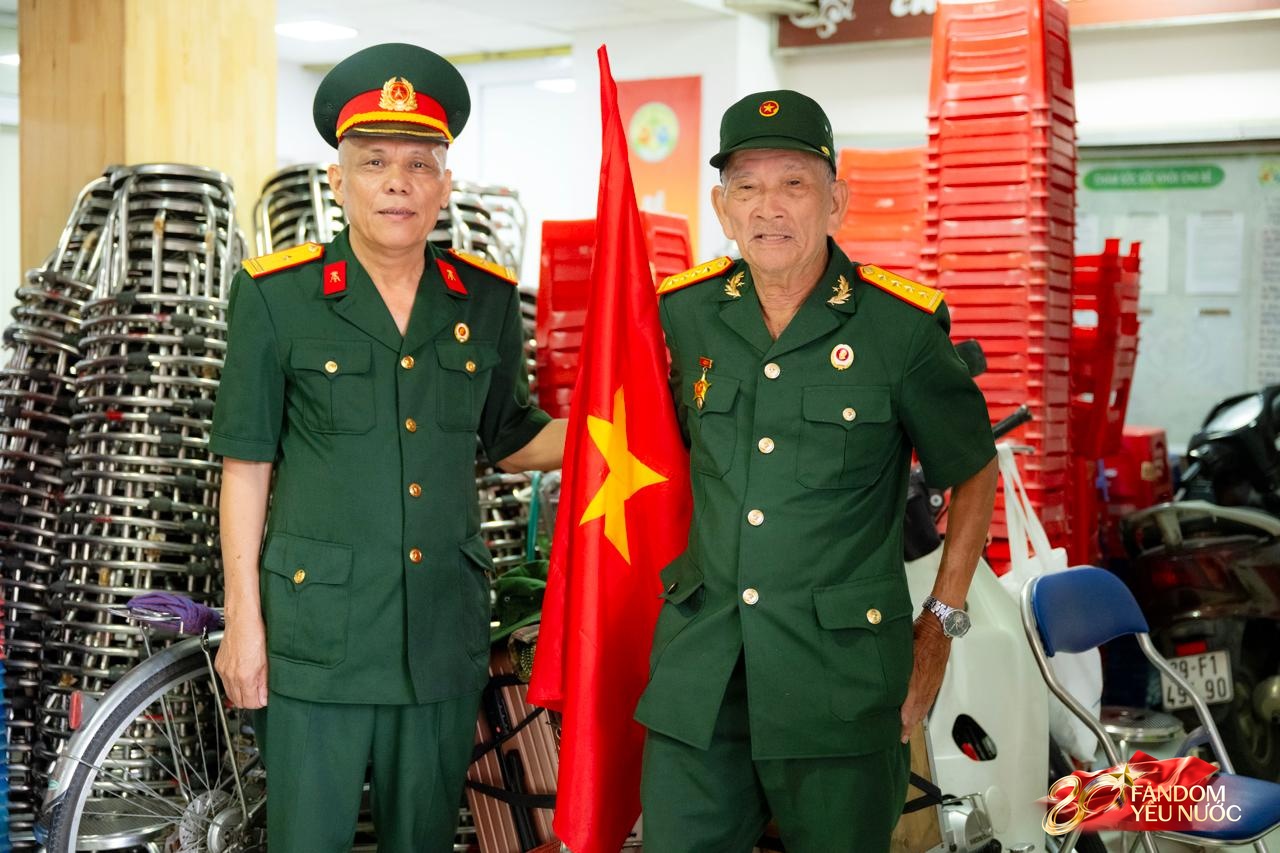 Cựu chiến binh U80 "trốn vợ", lái xe máy 300km ra Hà Nội xem diễu binh: "Nhân lúc vợ đi chợ, tôi chất đồ lên xe và... lên đường"- Ảnh 5.