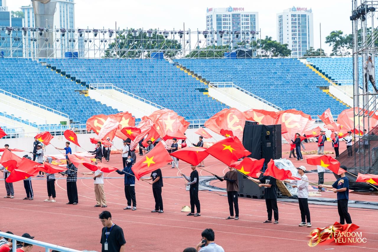 Mỹ Tâm cực trẻ khi đứng cạnh Mỹ Chi kém 20 tuổi, đến ngày chính lễ 2/9 kiểu gì cũng có khoảnh khắc gây sốt!- Ảnh 1.