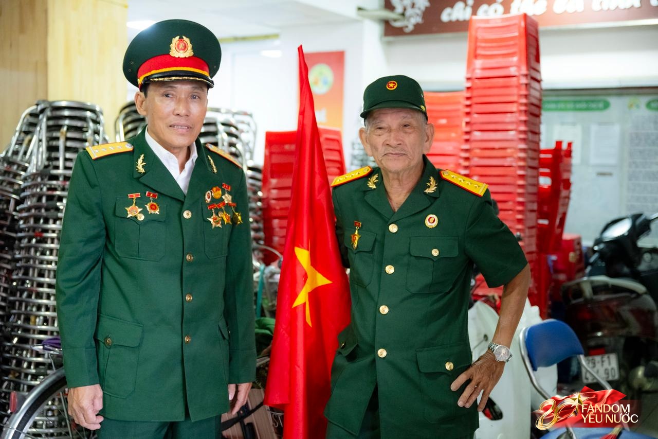Cựu chiến binh U80 "trốn vợ", lái xe máy 300km ra Hà Nội xem diễu binh: "Nhân lúc vợ đi chợ, tôi chất đồ lên xe và... lên đường"- Ảnh 3.