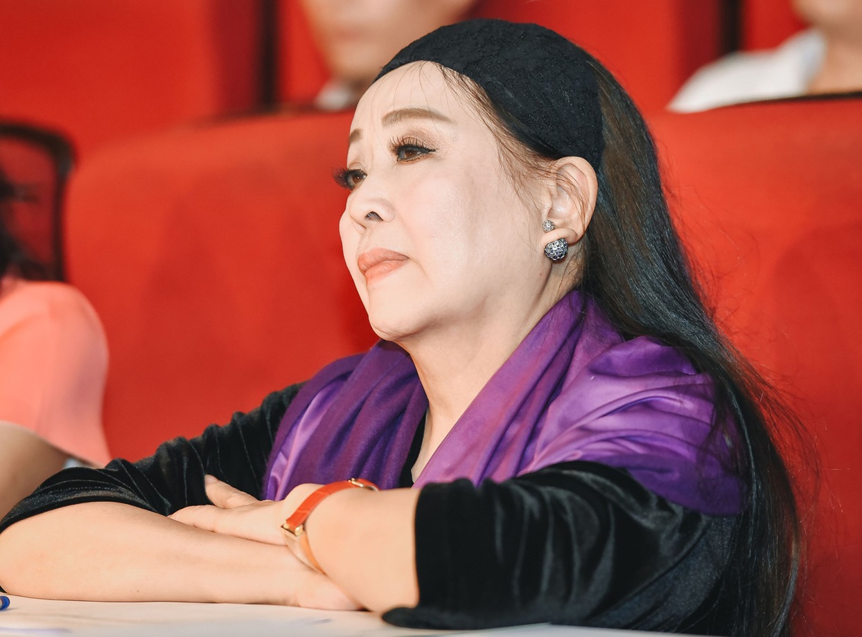 Nữ NSND 73 tuổi viên mãn bên chồng là anh hùng phi công: Con gái đi tu nhưng ít đi chùa vì tâm niệm một điều- Ảnh 3. Nữ NSND 73 tuổi viên mãn bên chồng là anh hùng phi công: Con gái đi tu nhưng ít đi chùa vì tâm niệm một điều- Ảnh 3.