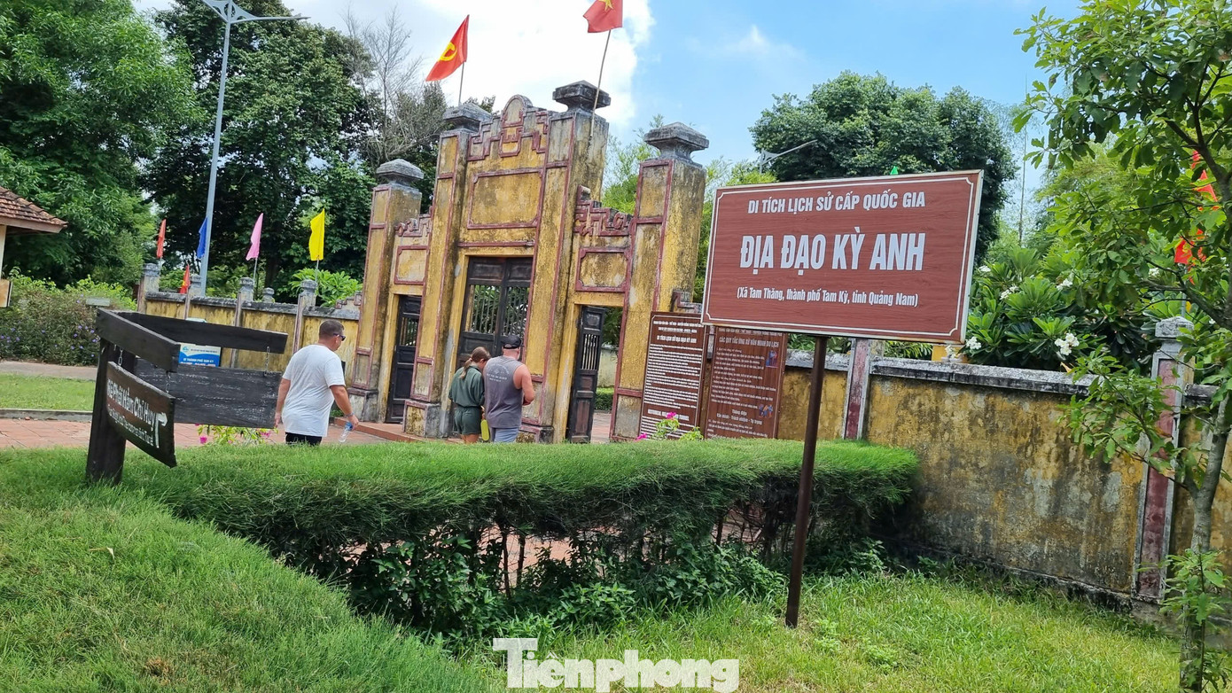 Rất đông du khách tìm đến địa đạo trong lòng đất ở Đà Nẵng- Ảnh 1.